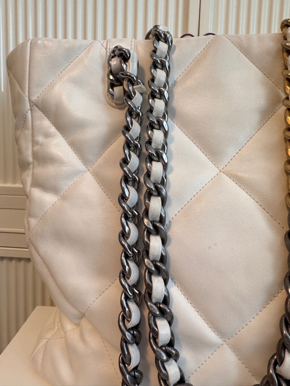 CHANEL White Quilted Leather Tote with Mixed Metal Chain Straps - Picture 5 of 13